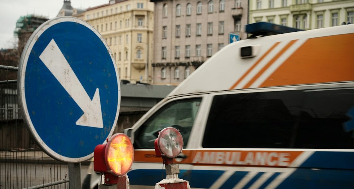 Скорая семь минут не могла проехать к годовалому ребёнку из-за шлагбаума в ЖК «Галактика»